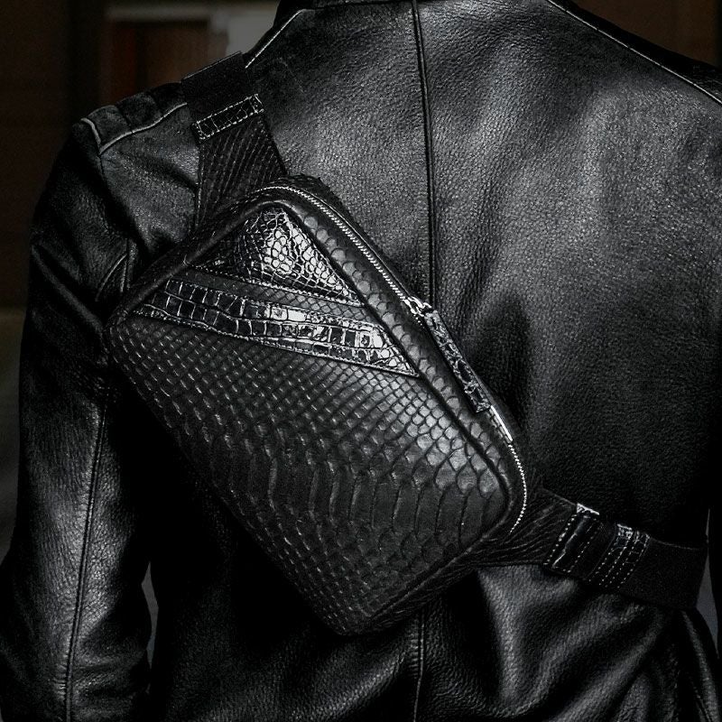 かっこよく決まる！池田工芸のクロコダイルパイソンボディバッグ『ボイジャー』