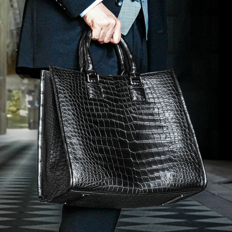 池田工芸】「社長室」がテーマのクロコダイル“一枚革”スクエアトート