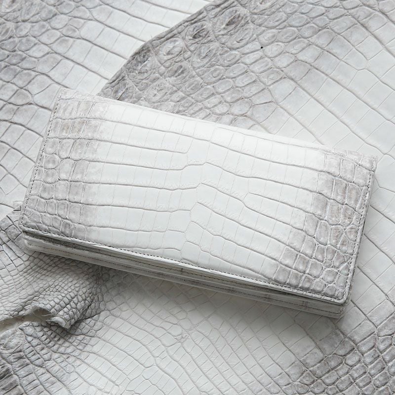 夏財布におすすめ、池田工芸のクロコダイル一枚革財布「鯱（シャチ）」